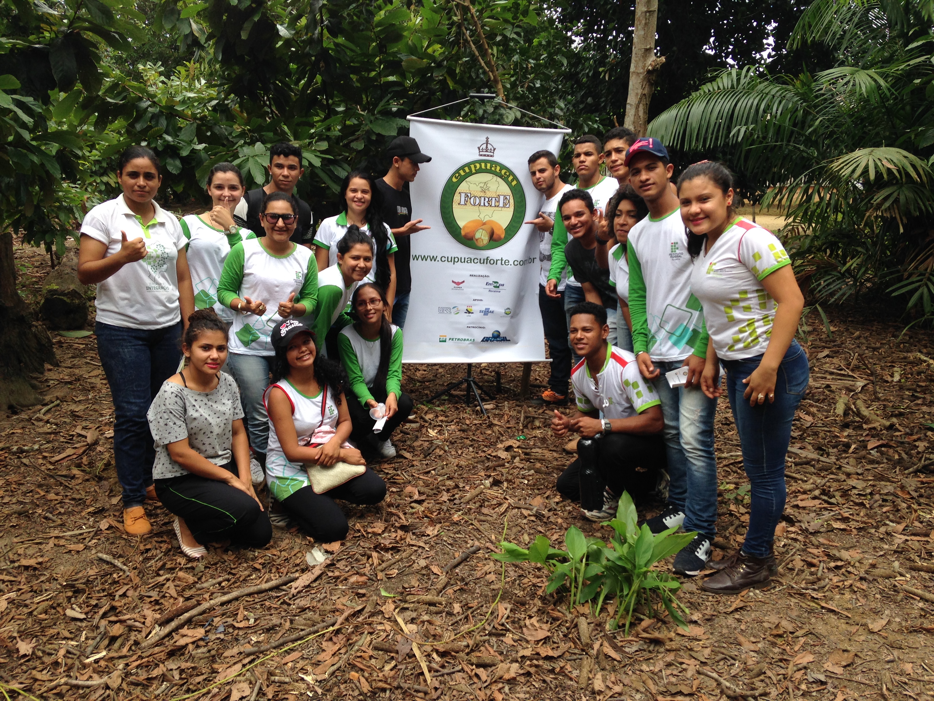 Alunos do Campus Novo Paraíso participam de dia de campo dedicado ao cultivo do cupuaçuzeiro