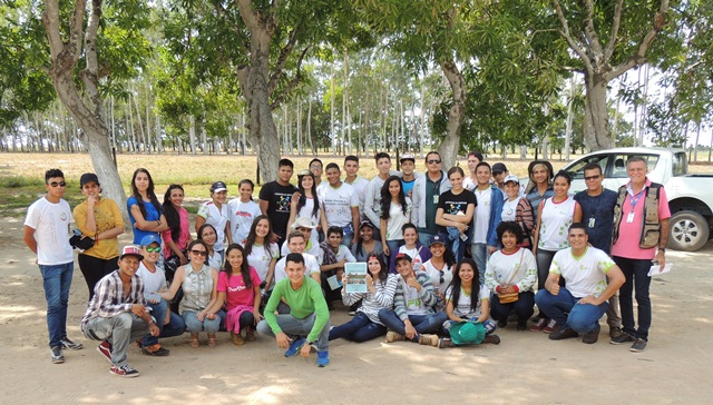 Alunos do Campus Novo Paraíso visitam áreas de pesquisa e de produção vegetal e animal em Boa Vista e no Bonfim