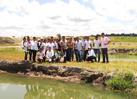 Estudantes visitam fazenda de criação de peixe Pirarucu no Cantá 