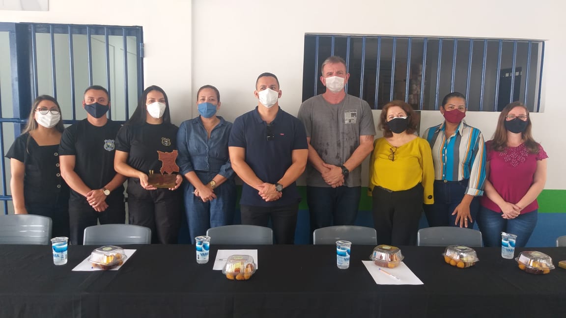 Alunos do curso “Compreendendo o mundo através das letras” são certificados