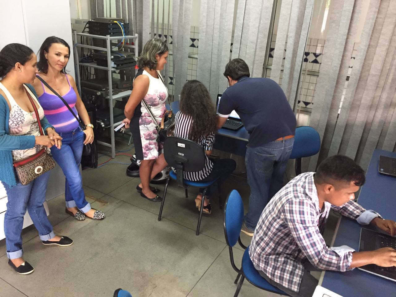 Comissão disponibiliza posto de inscrição para processo seletivo e vestibular   