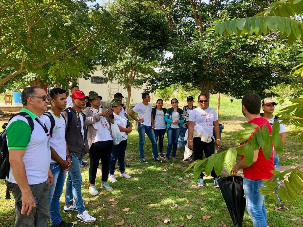 Alunos do curso Agricultor Familiar do CAB fazem visita técnica à EAgro