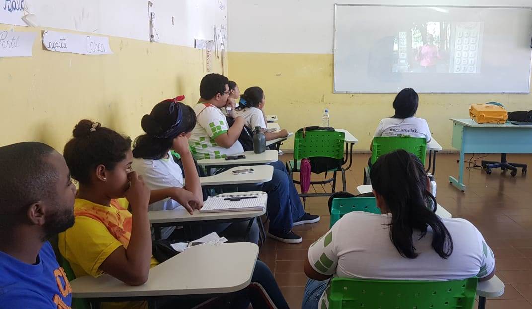 Ação sensibiliza alunos do CAB sobre a Libras   