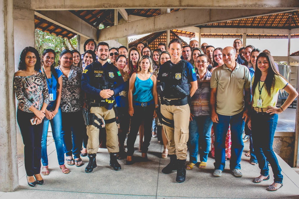 Palestra com a PRF informa servidores do IFRR sobre segurança no trânsito 