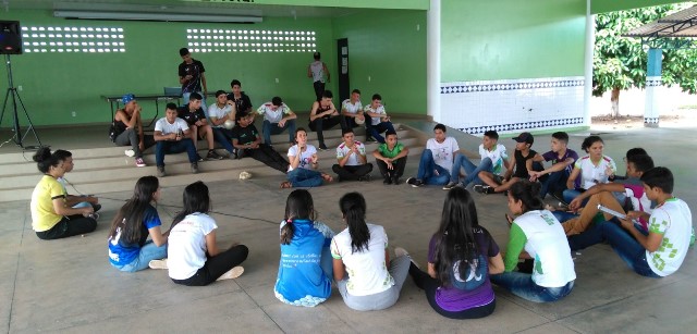 Roda de conversa com alunos aborda saúde mental