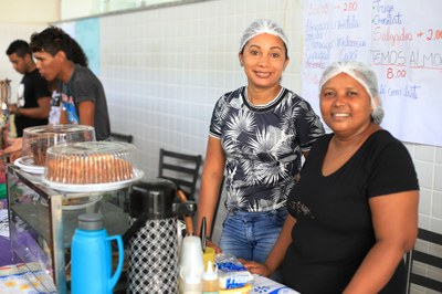 As mães Cacilda e Edivânia participaram do Forint incentivadas pelas filhas