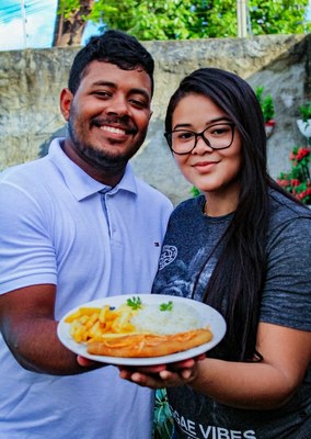 Gustavo e Thaís abriram o Panquecas Delivery e dividem as tarefas do negócio